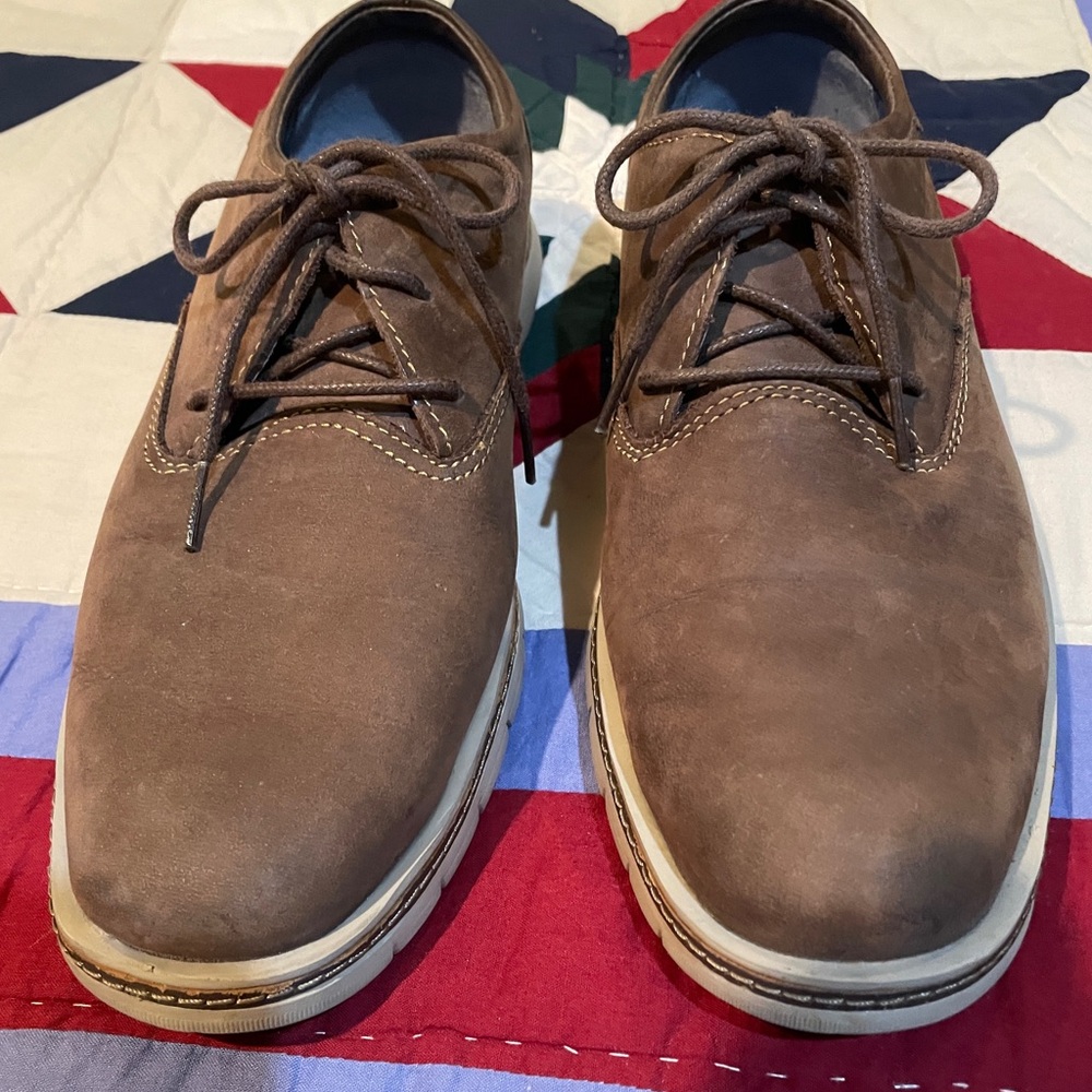 Skechers Men's Brown suede Leather Shoes. Size 8